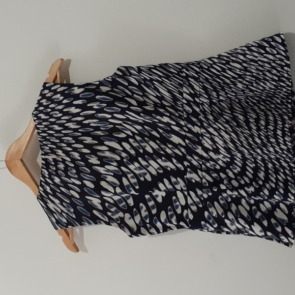 Ann Taylor Petite Womens Sleeves Blouse. - Picture 3 of 5